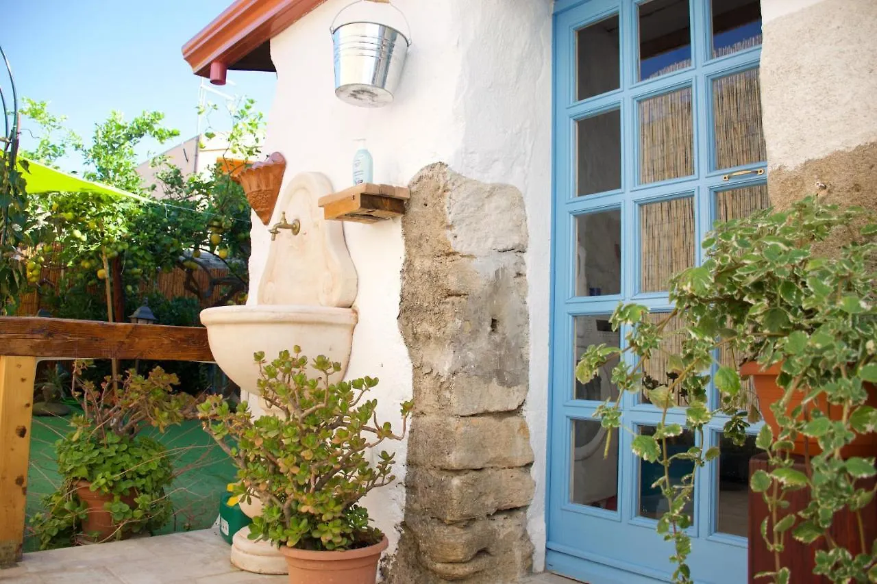 Bnb Le Janas Càbras Bed & Breakfast